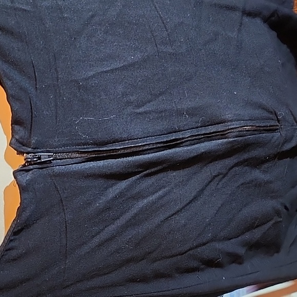 Gently used suspender skirt - Picture 4 of 5